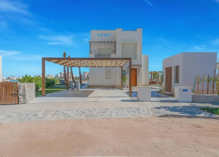 The Azure Waterfront 4br At Cyan Range Elgouna * الغردقة