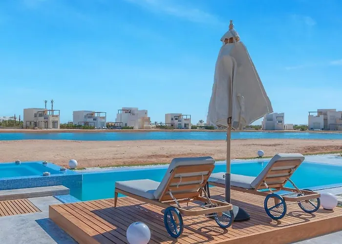 The Azure Waterfront 4br At Cyan Range Elgouna فيلة