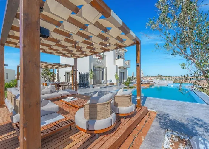 فيلة The Azure Waterfront 4br At Cyan Range Elgouna *