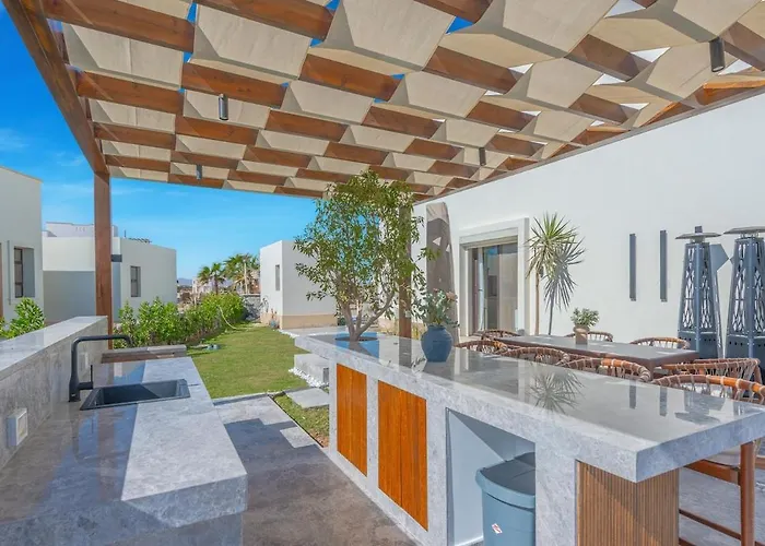 The Azure Waterfront 4br At Cyan Range Elgouna * الغردقة