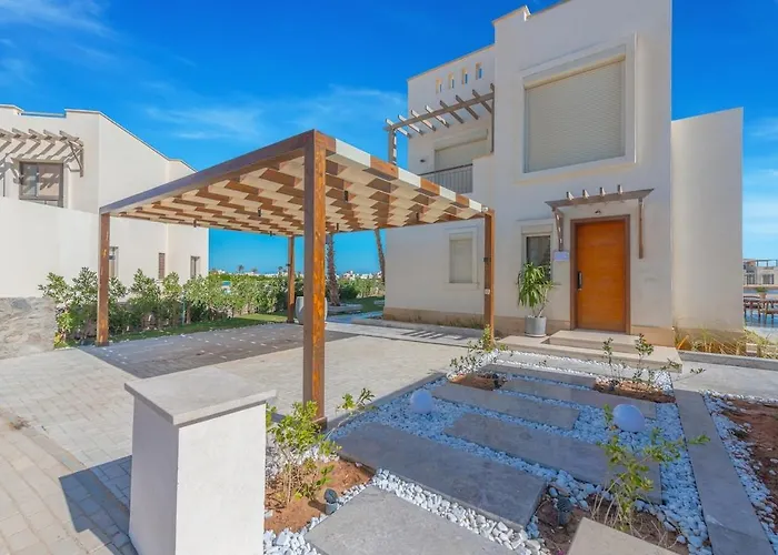 فيلة The Azure Waterfront 4br At Cyan Range Elgouna