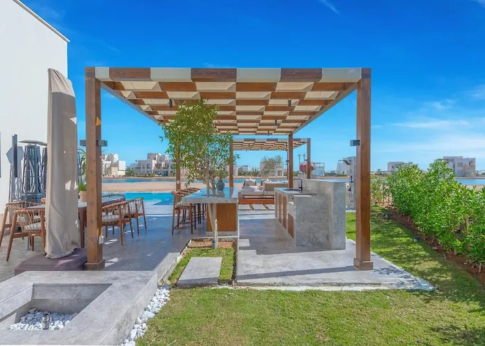 فيلة The Azure Waterfront 4br At Cyan Range Elgouna الغردقة