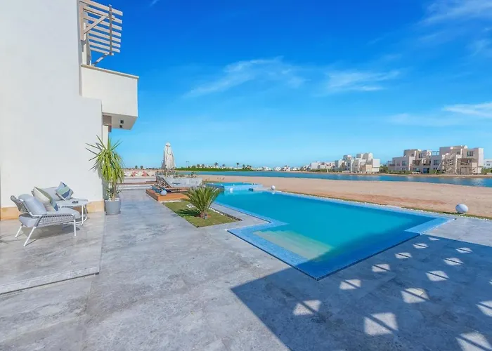 The Azure Waterfront 4br At Cyan Range Elgouna * الغردقة