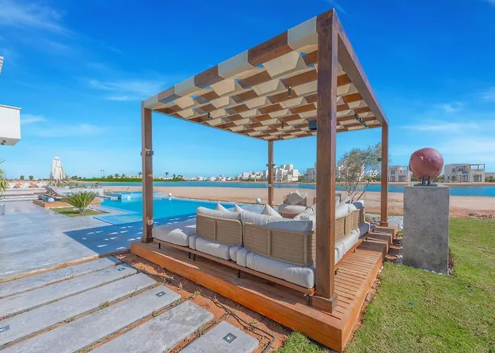 The Azure Waterfront 4br At Cyan Range Elgouna *
