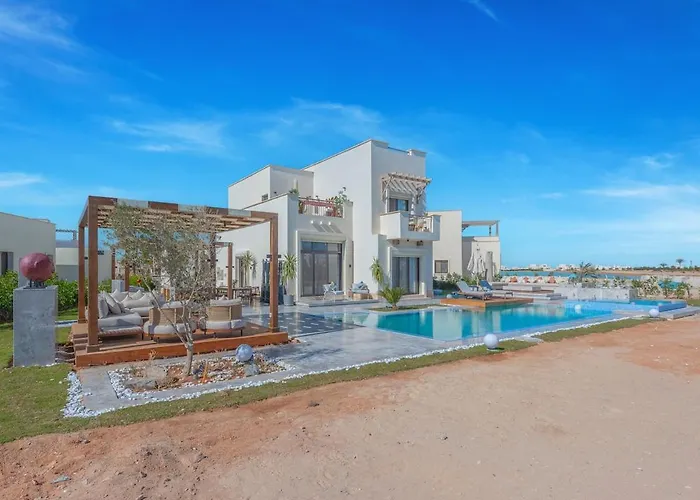 The Azure Waterfront 4br At Cyan Range Elgouna الغردقة