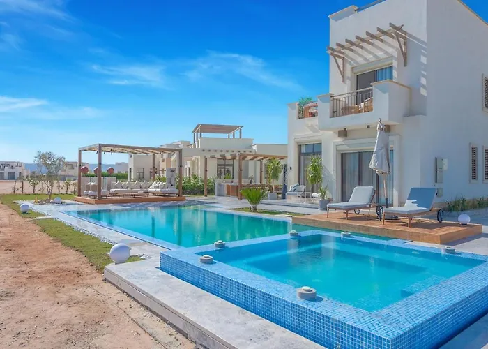 The Azure Waterfront 4br At Cyan Range Elgouna * الغردقة