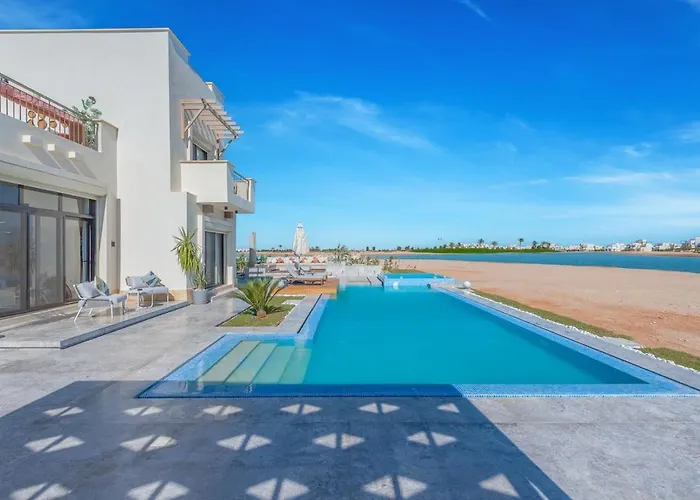 The Azure Waterfront 4br At Cyan Range Elgouna * الغردقة