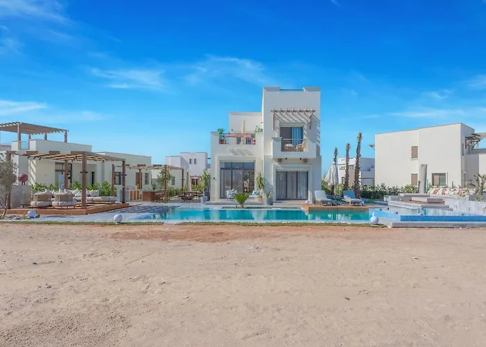 The Azure Waterfront 4br At Cyan Range Elgouna الغردقة
