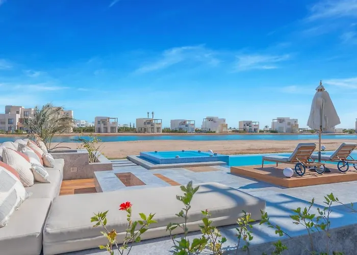 The Azure Waterfront 4br At Cyan Range Elgouna * الغردقة